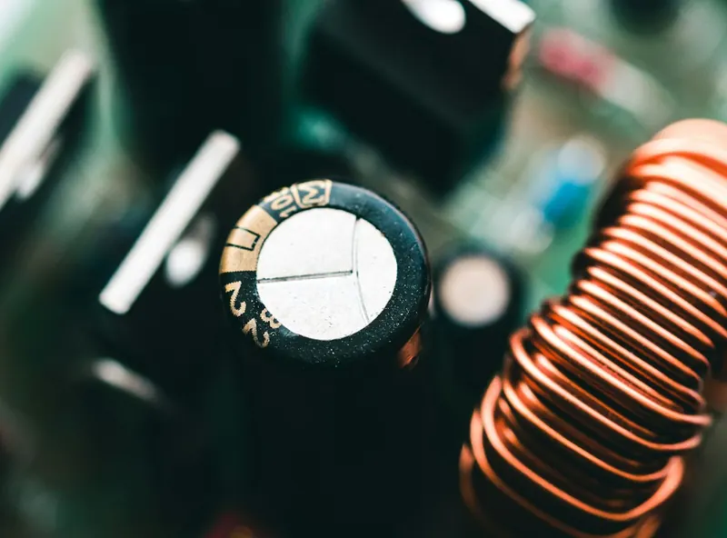 Elektrolytkondensator und Kupferspule